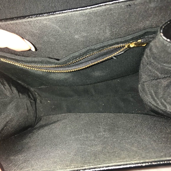 Vintage black structured purse with gold clasp. Good condition - Picture 4 of 4